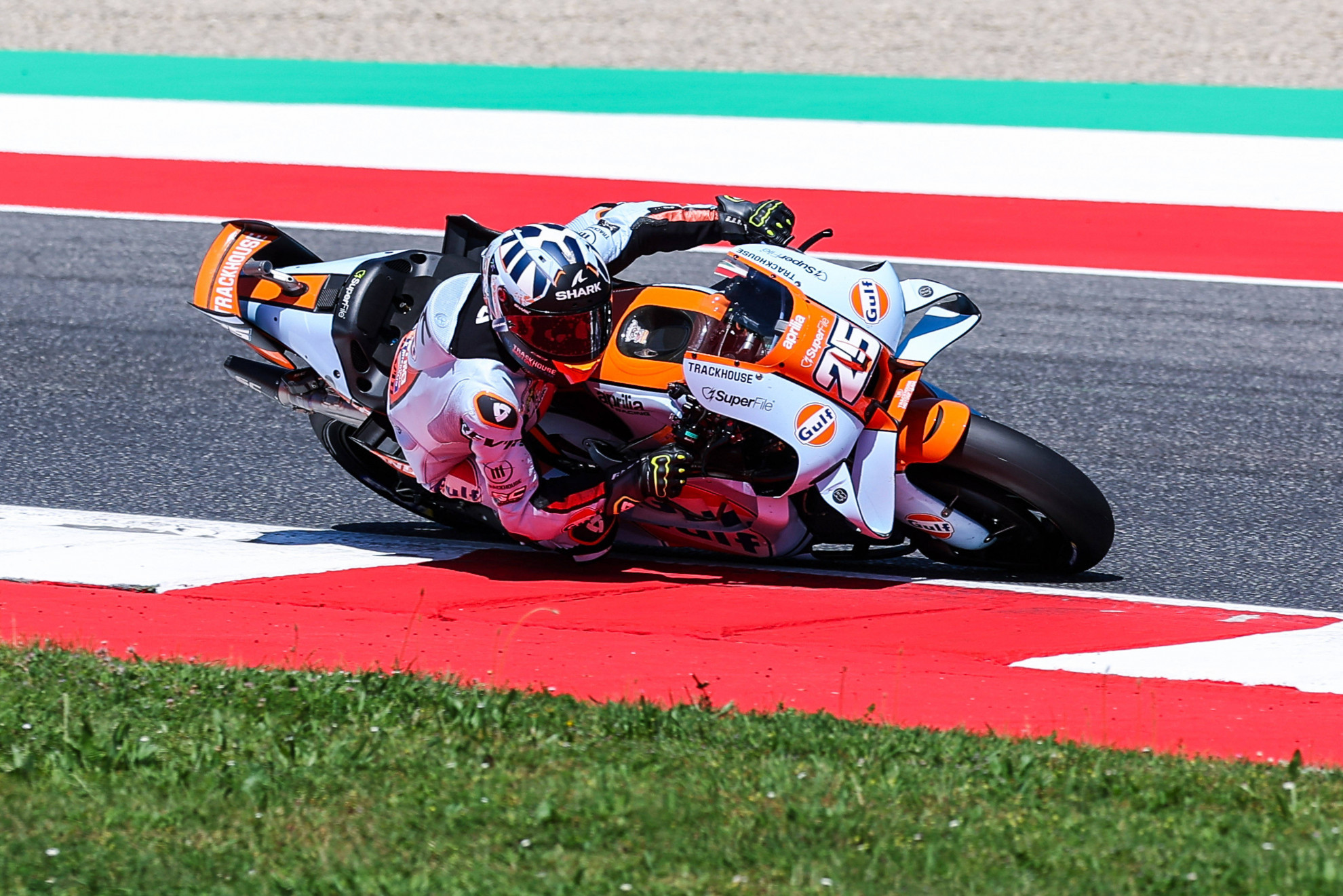 Fernandez si prende la sprint, Bezzecchi la pole