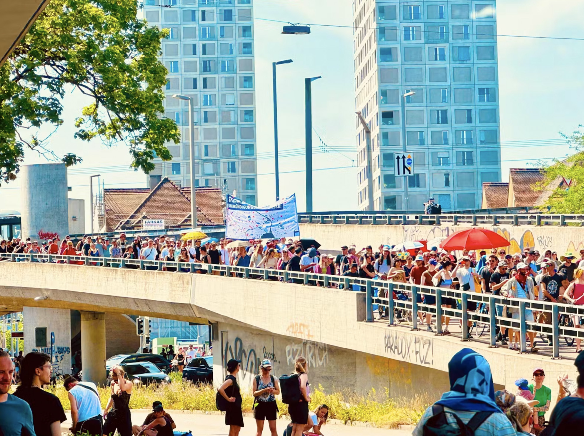 In strada «contro una città dei ricchi»