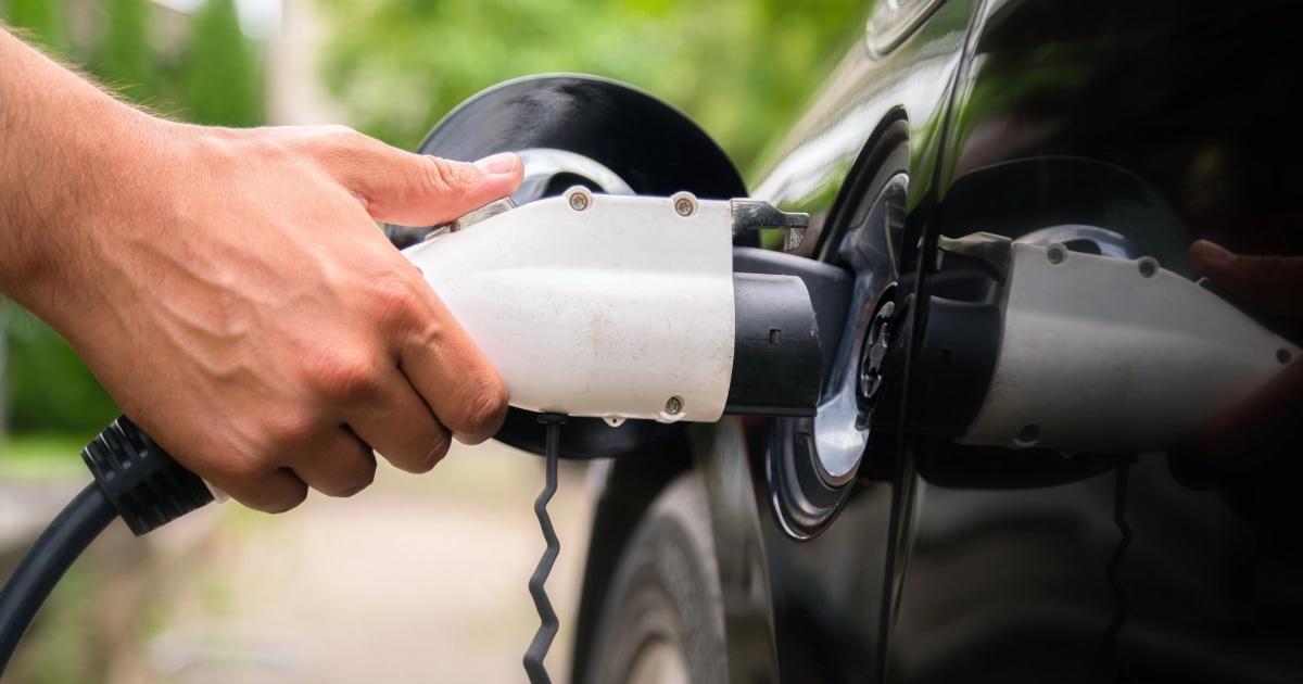 Auto: vendite stabili, cresce l'elettrico