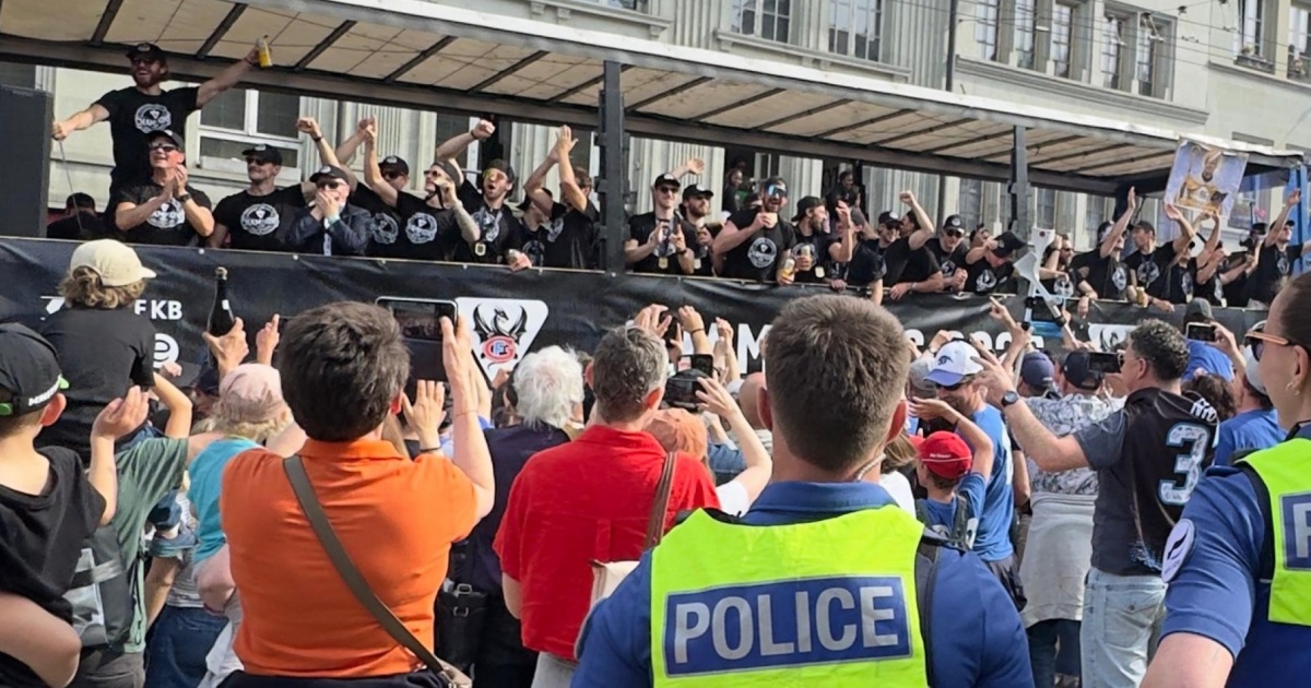 Friburgo pazza di gioia, in 80'000 festeggiano il Gottéron (senza incidenti)