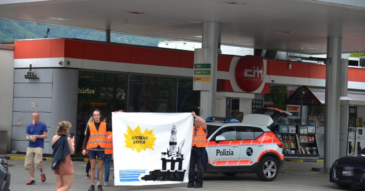 «Il petrolio uccide»