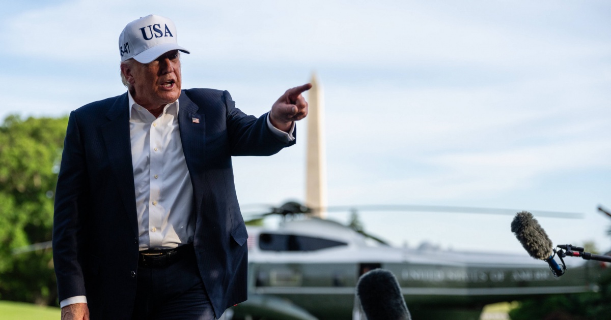 Trump sospende l'attacco all'Iran: «Colloqui seri»