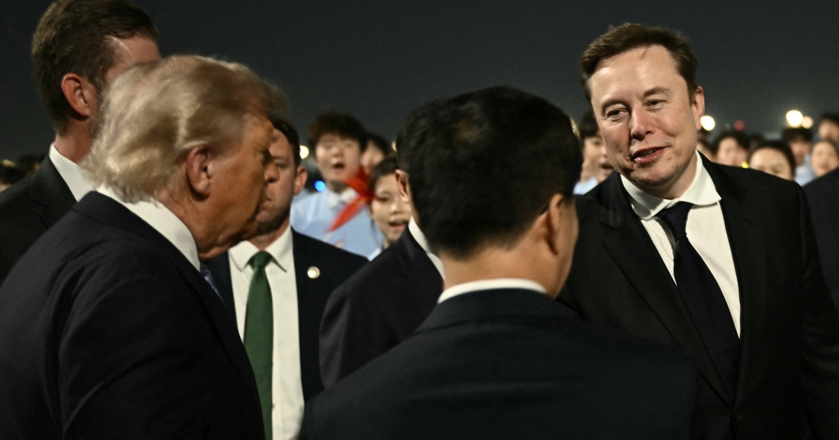 Trump è atterrato a Pechino: con lui anche Elon Musk
