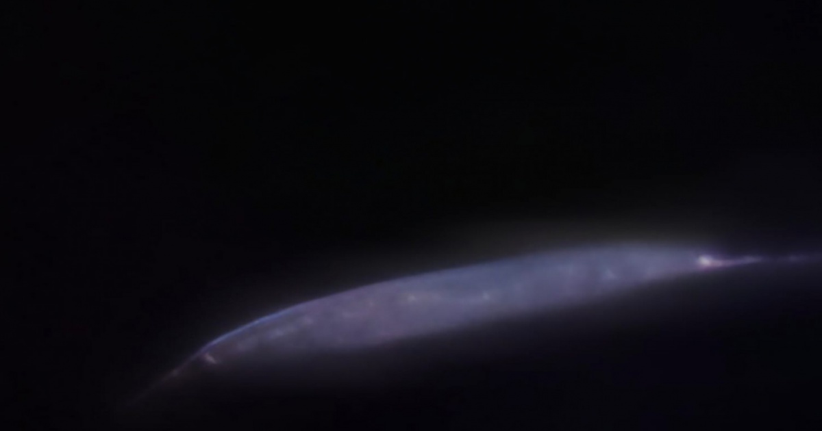 Una misteriosa scia luminosa nel cielo ticinese