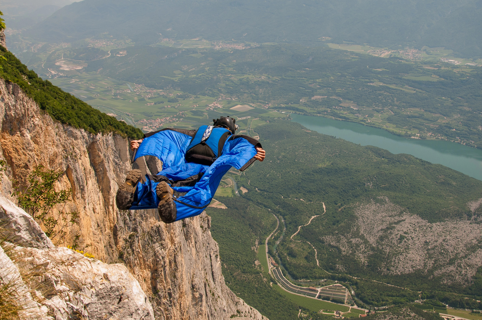 Si cercava da sei mesi: recuperato il corpo senza vita di un base jumper