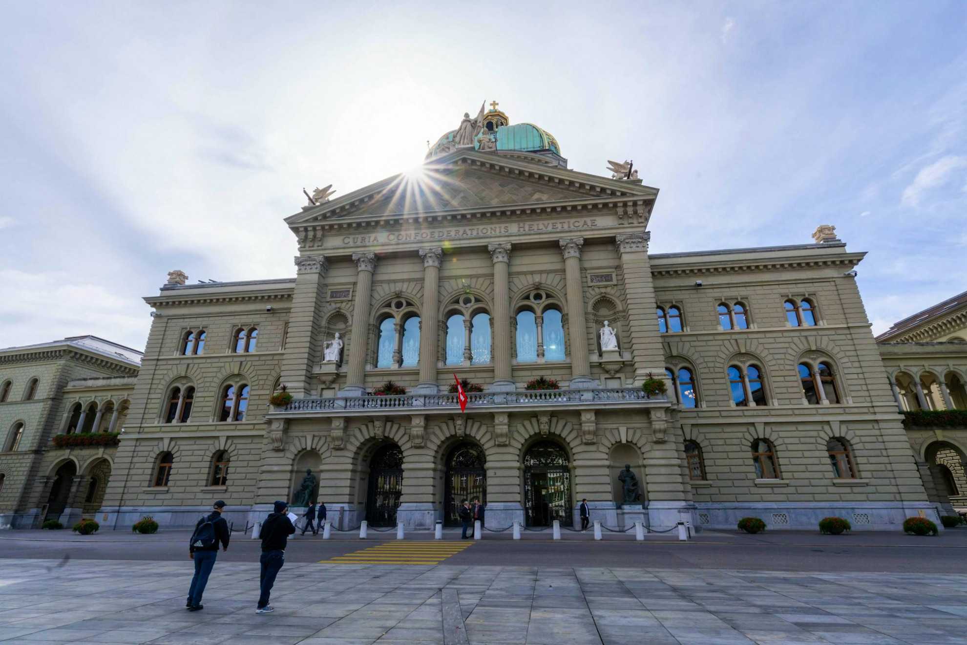 Nazionale, finanziare la 13esima AVS solo con aumento IVA