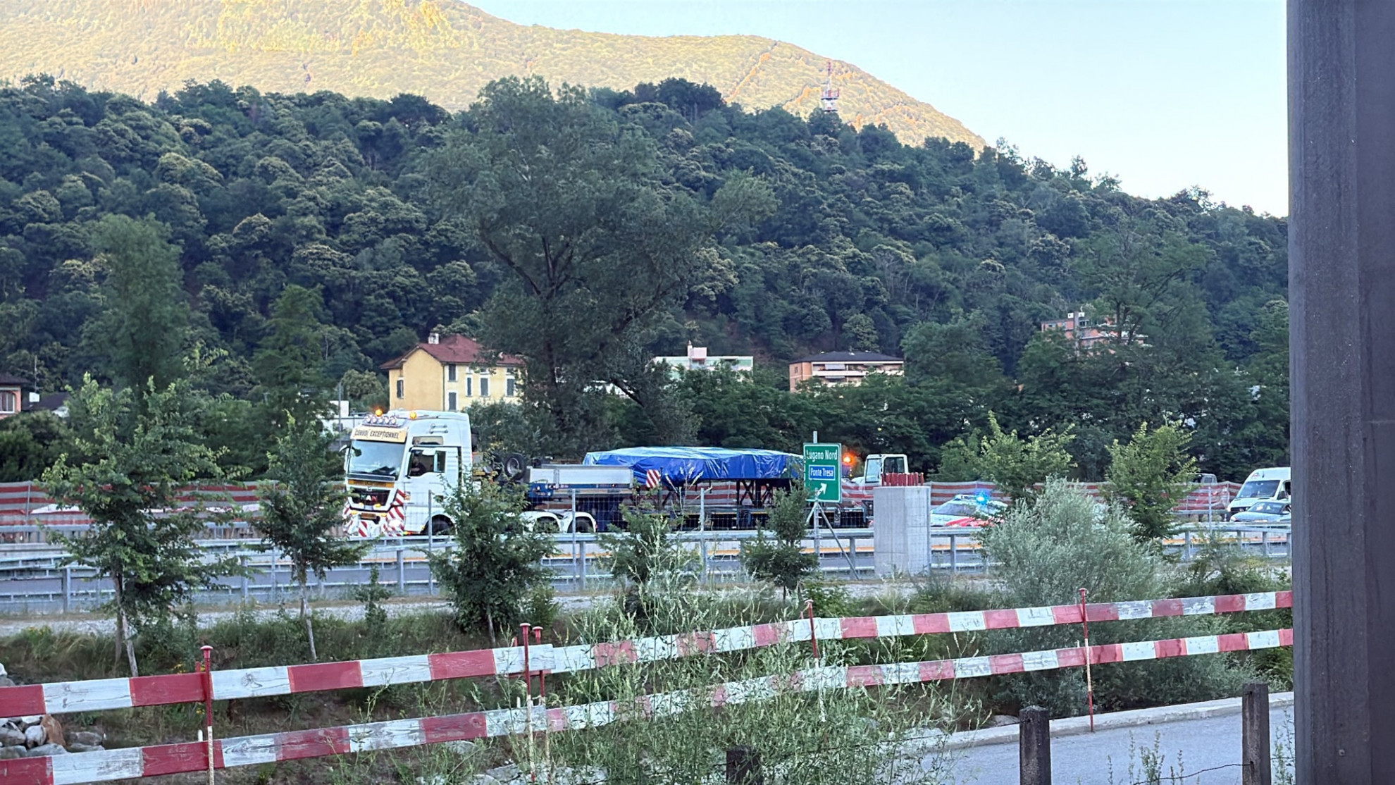 Due camion fermi dopo entrata Lugano nord