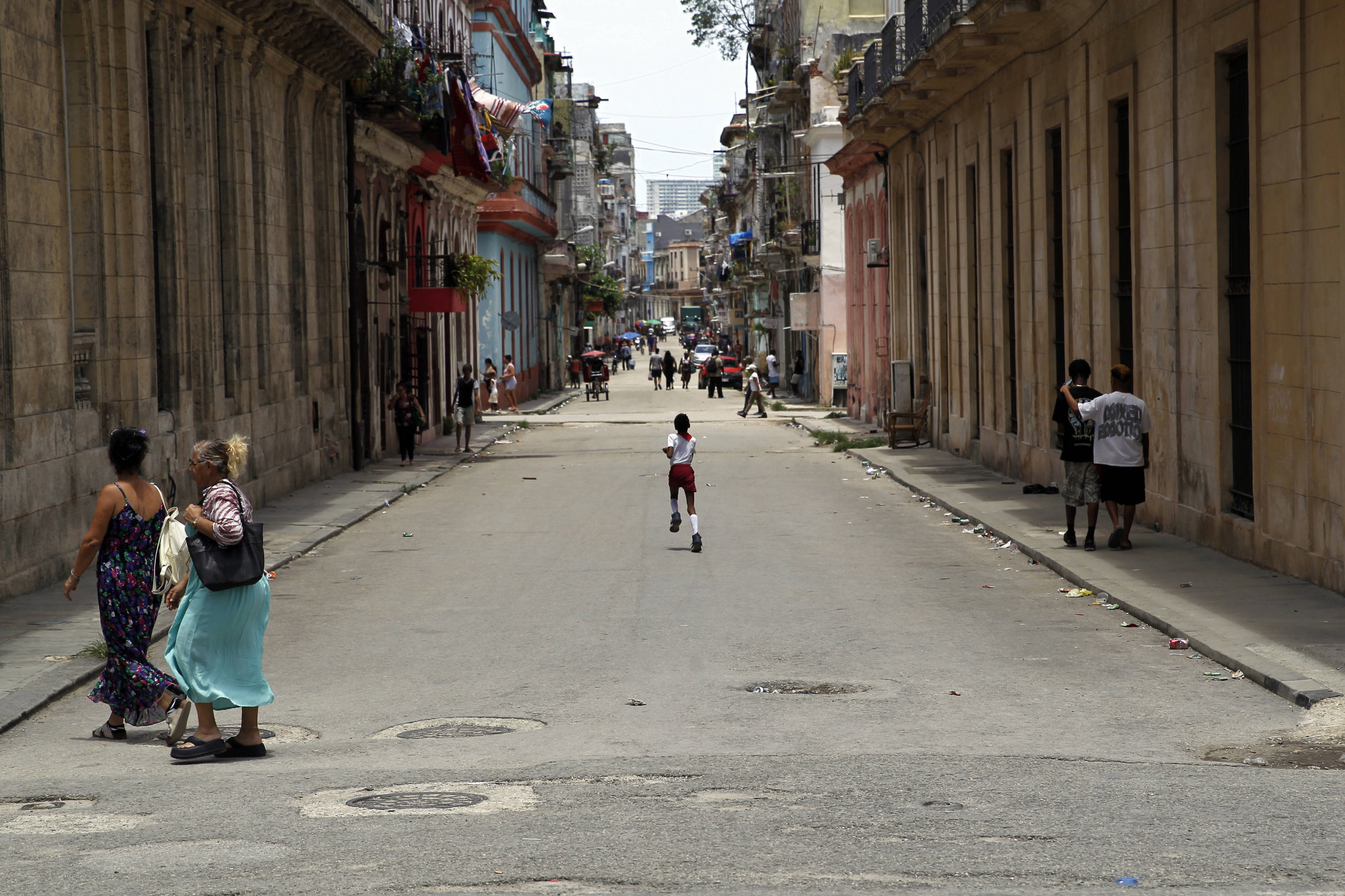 Cuba allo stremo: 100 tonnellate di aiuti umanitari dalla Colombia