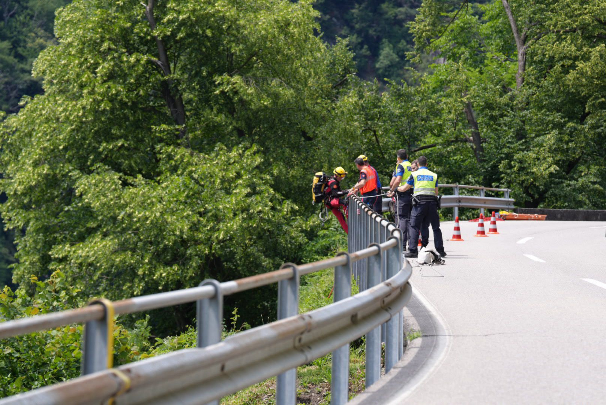 Precipita in una scarpata con la bici, l'uomo è un 58enne po