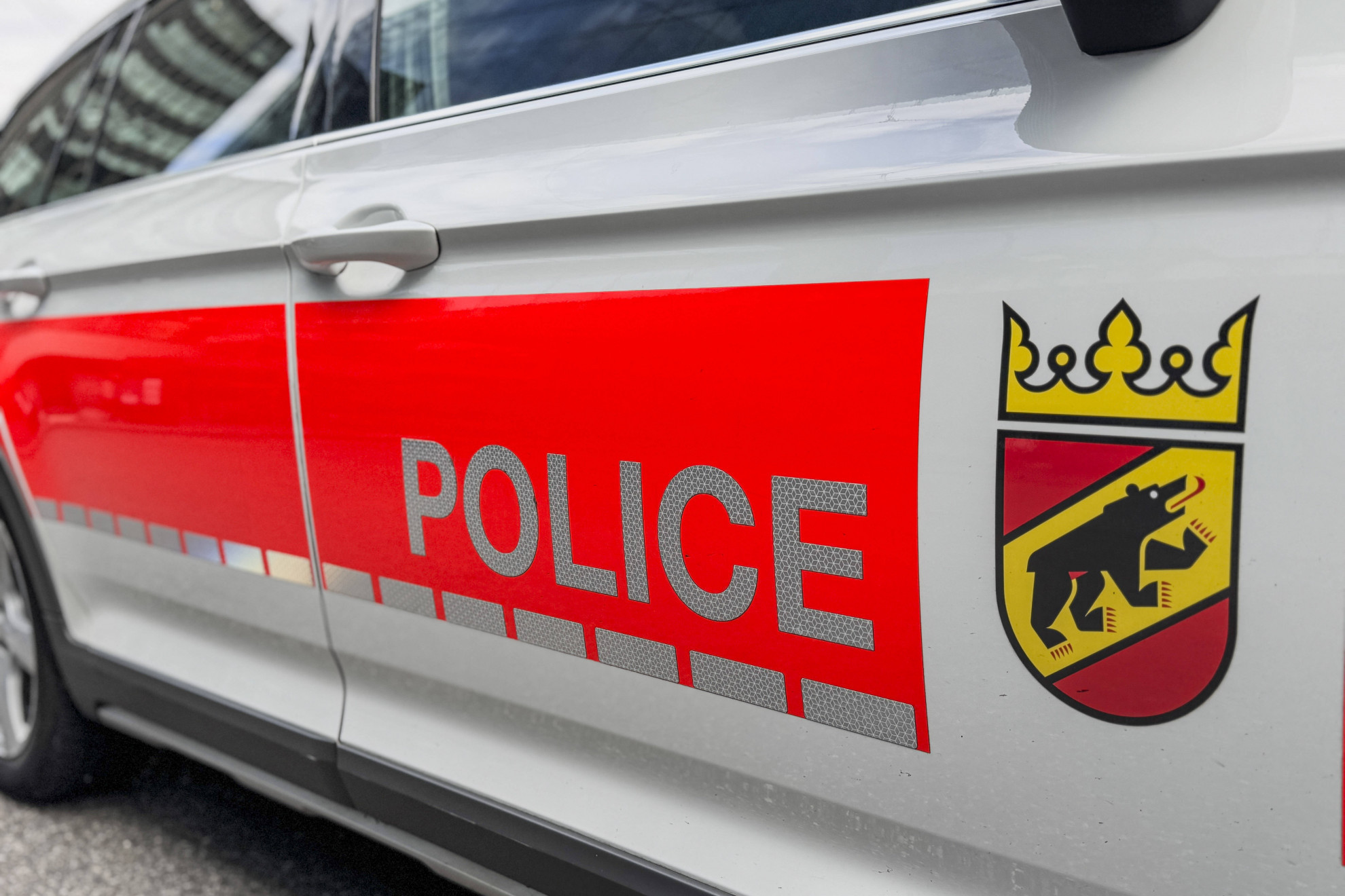 Scontro fra due auto a un incrocio, muore un 81enne