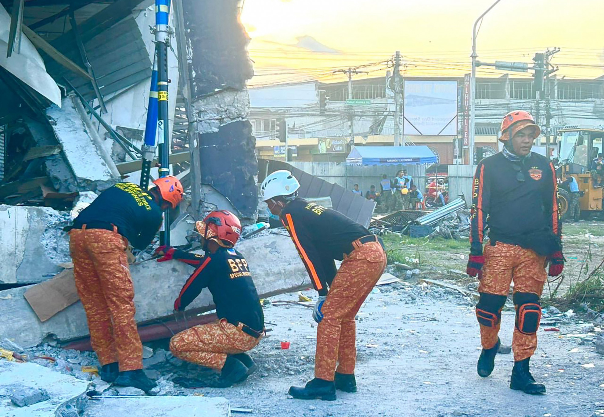 Terremoto, il bilancio dei morti aumenta: sono almeno 31