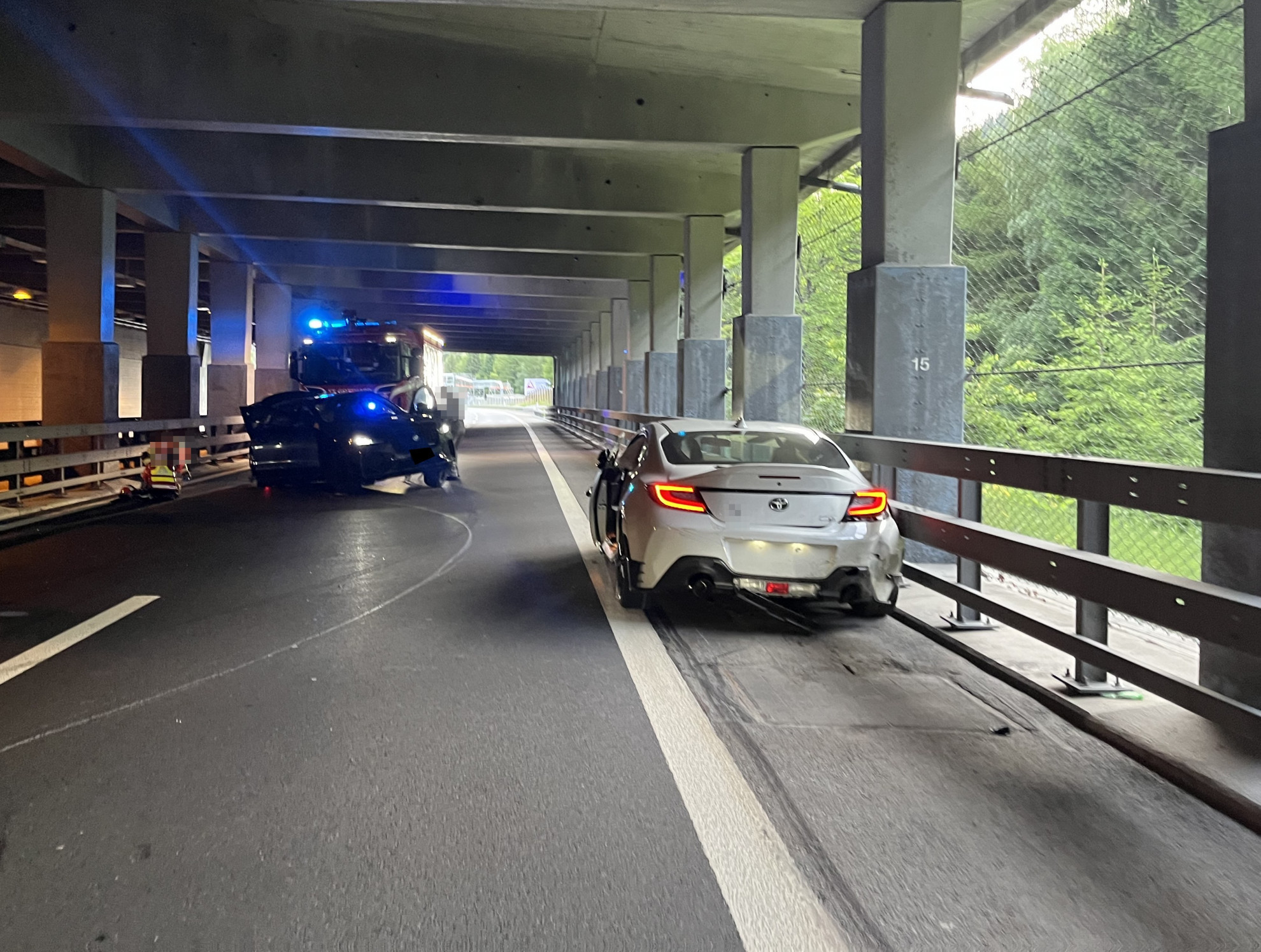 Incidente all'uscita del San Gottardo, coinvolta a