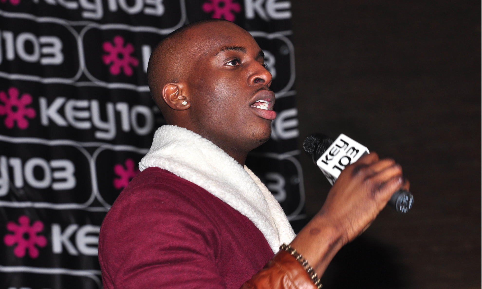 Morto accoltellato Talay Riley, autore per Dua Lip