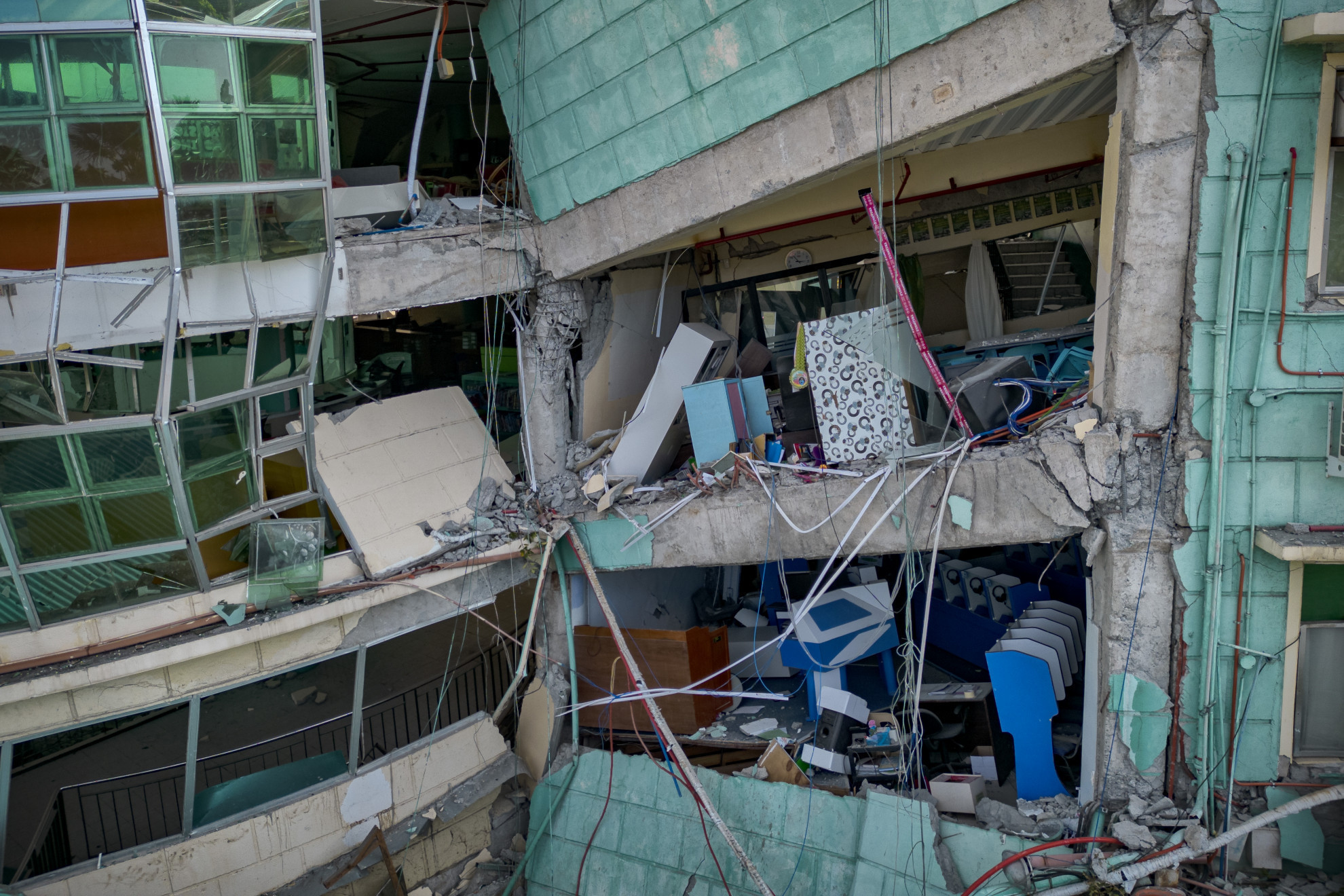 Il bilancio del terremoto si fa più pesante