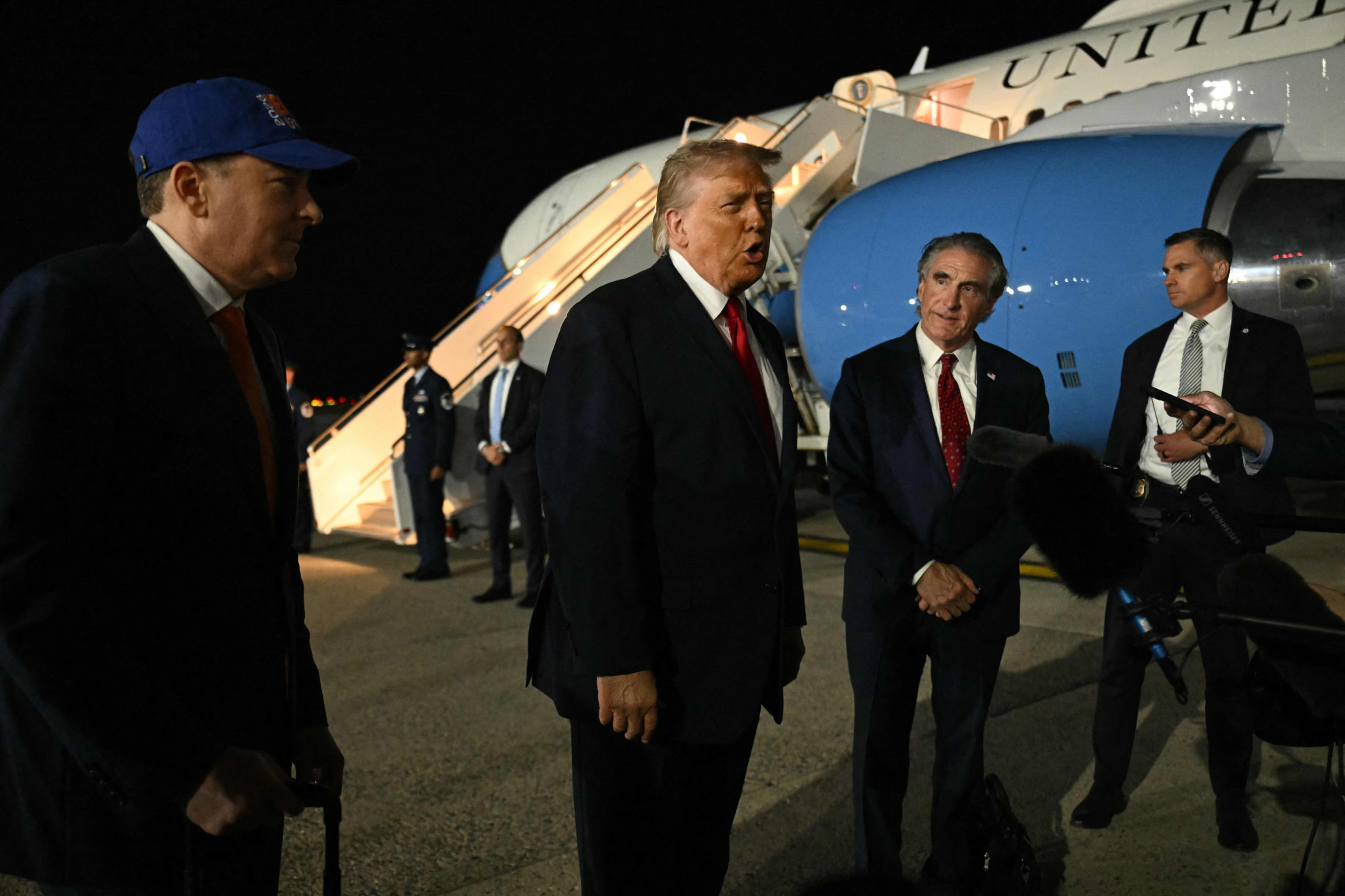 Negoziatori a Teheran, mentre Trump è pronto a ord