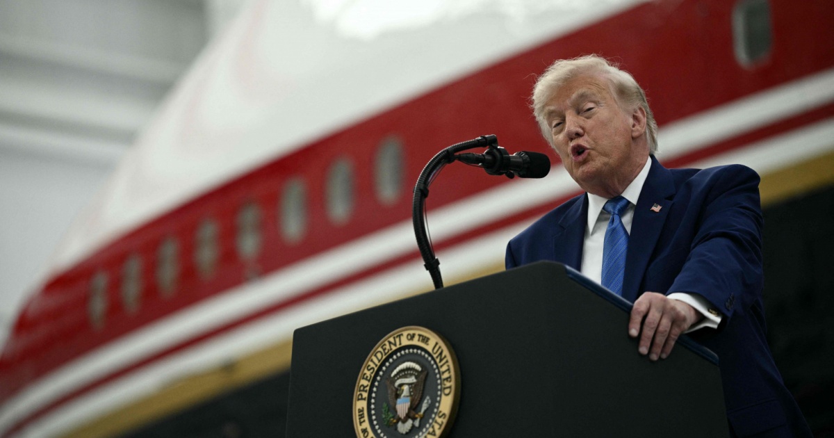 Trump all'Iran: "Se chiudete Hormuz non avrete più un Paese"