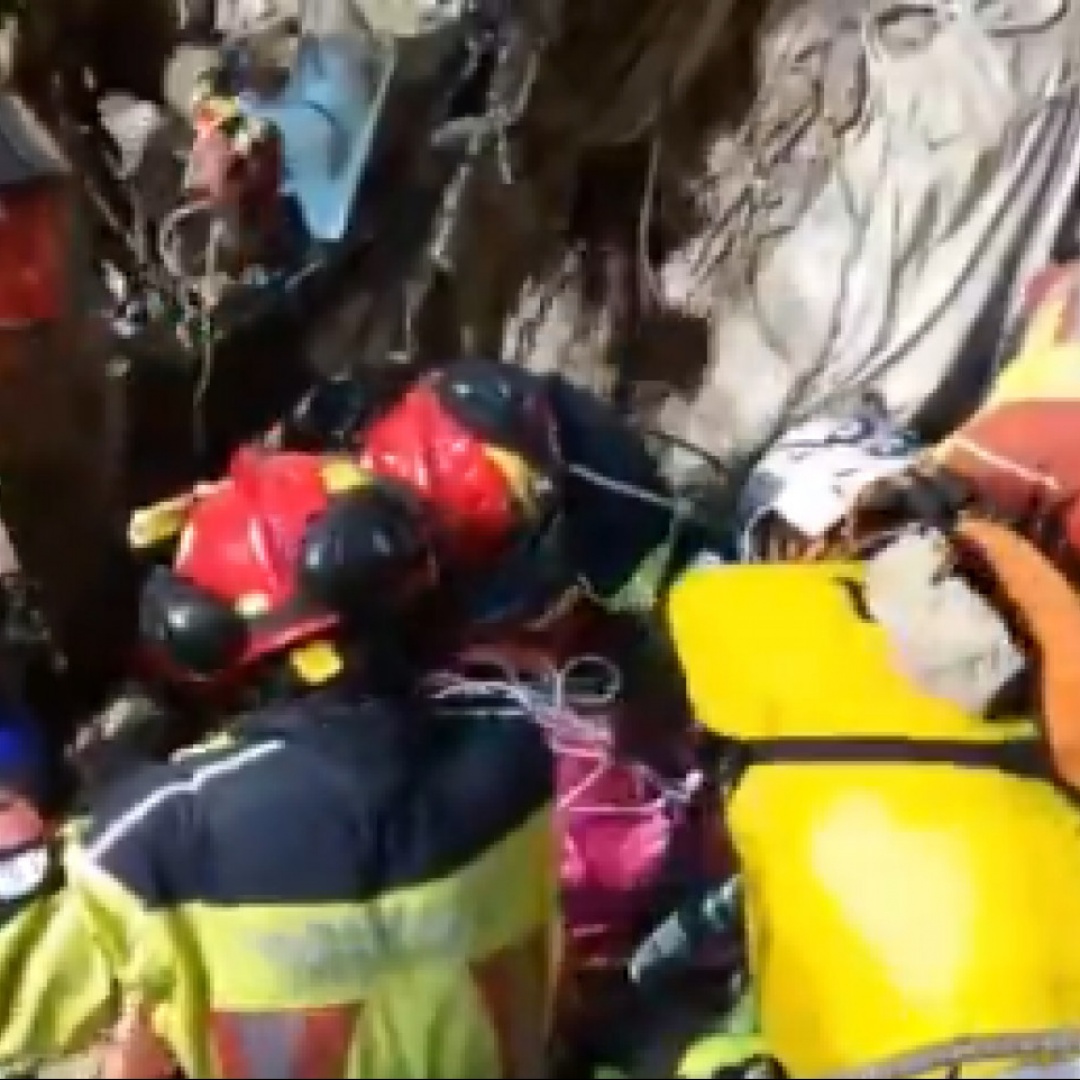 12enne estratto vivo dopo 5 giorni dal terremoto