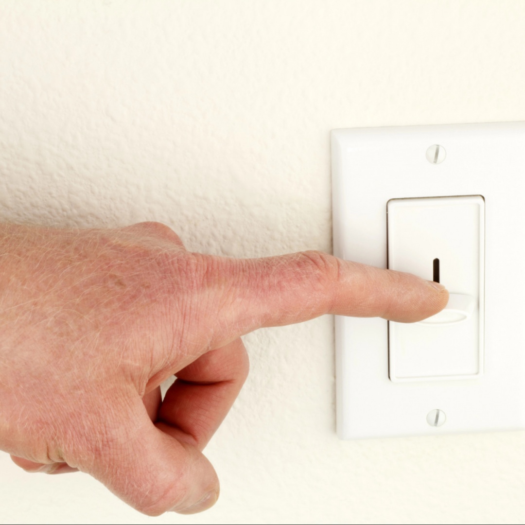 Bollette più leggere: prezzi dell’energia in discesa