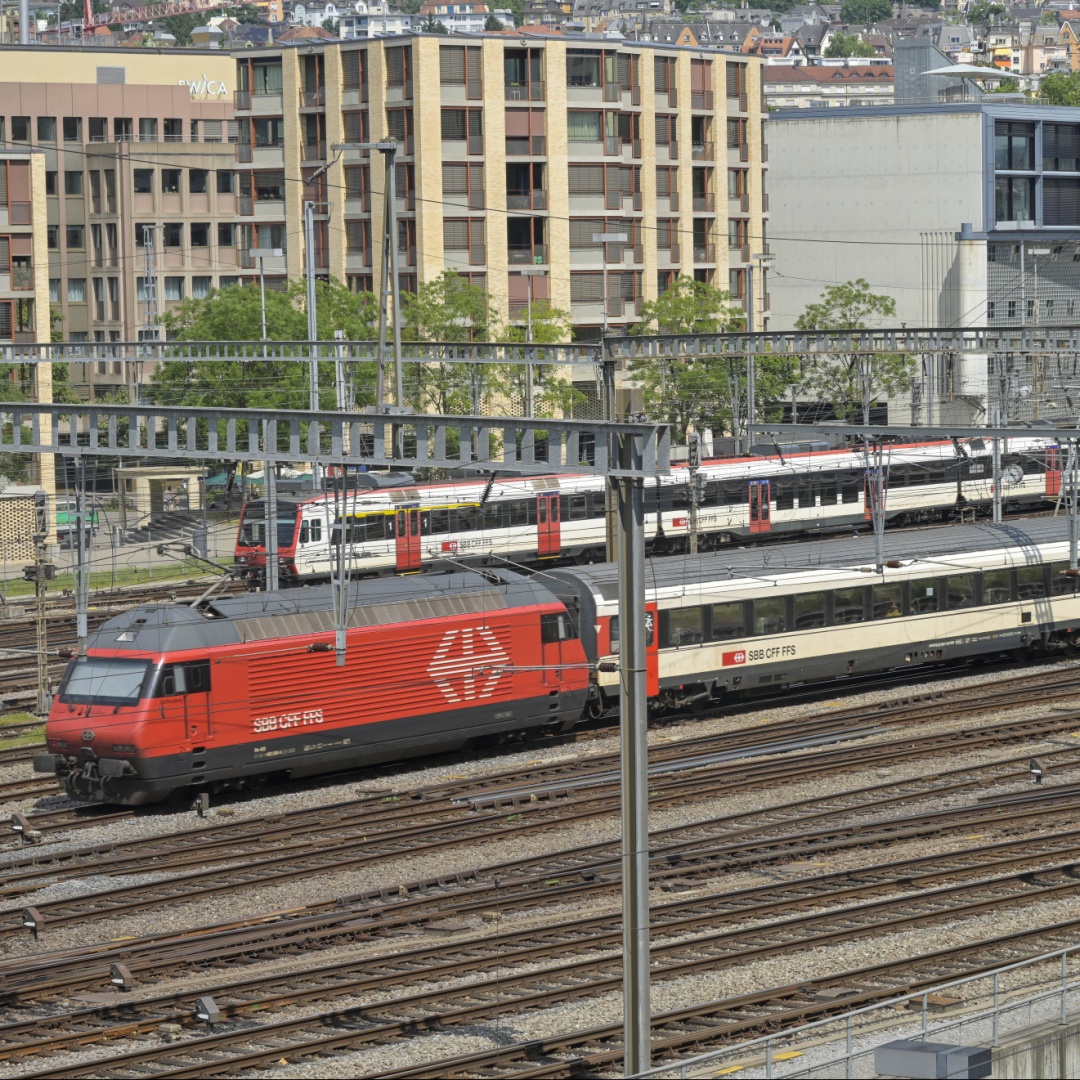 Cade sui binari con il treno in partenza: muore un 59enne