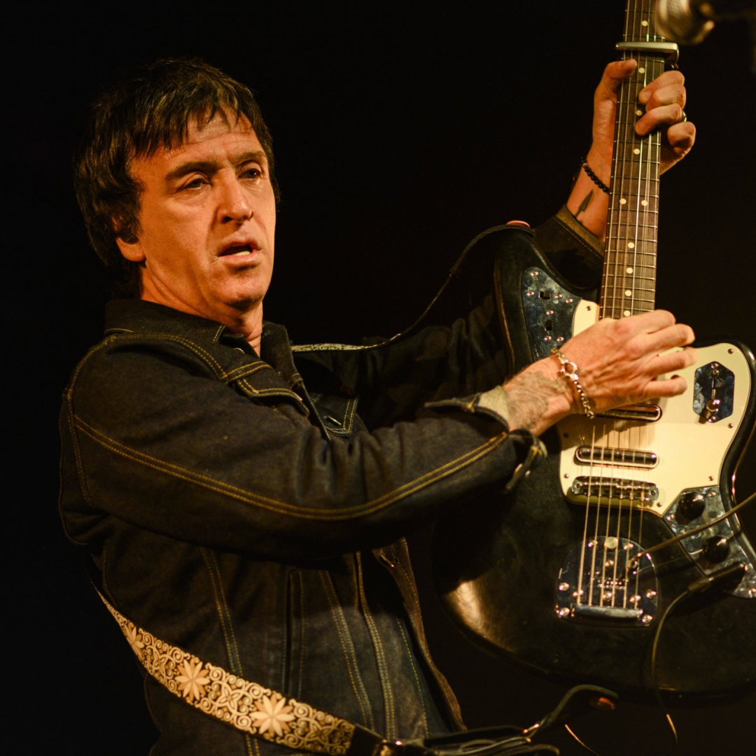 Johnny Marr ha messo all'asta 80 delle sue chitarre