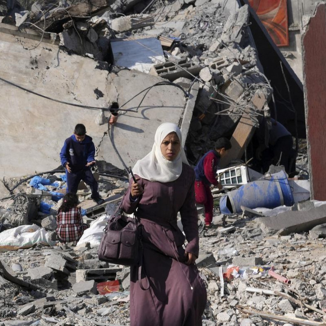 Aiuti bloccati e ospedali in crisi: la Svizzera chiamata ad agire per Gaza