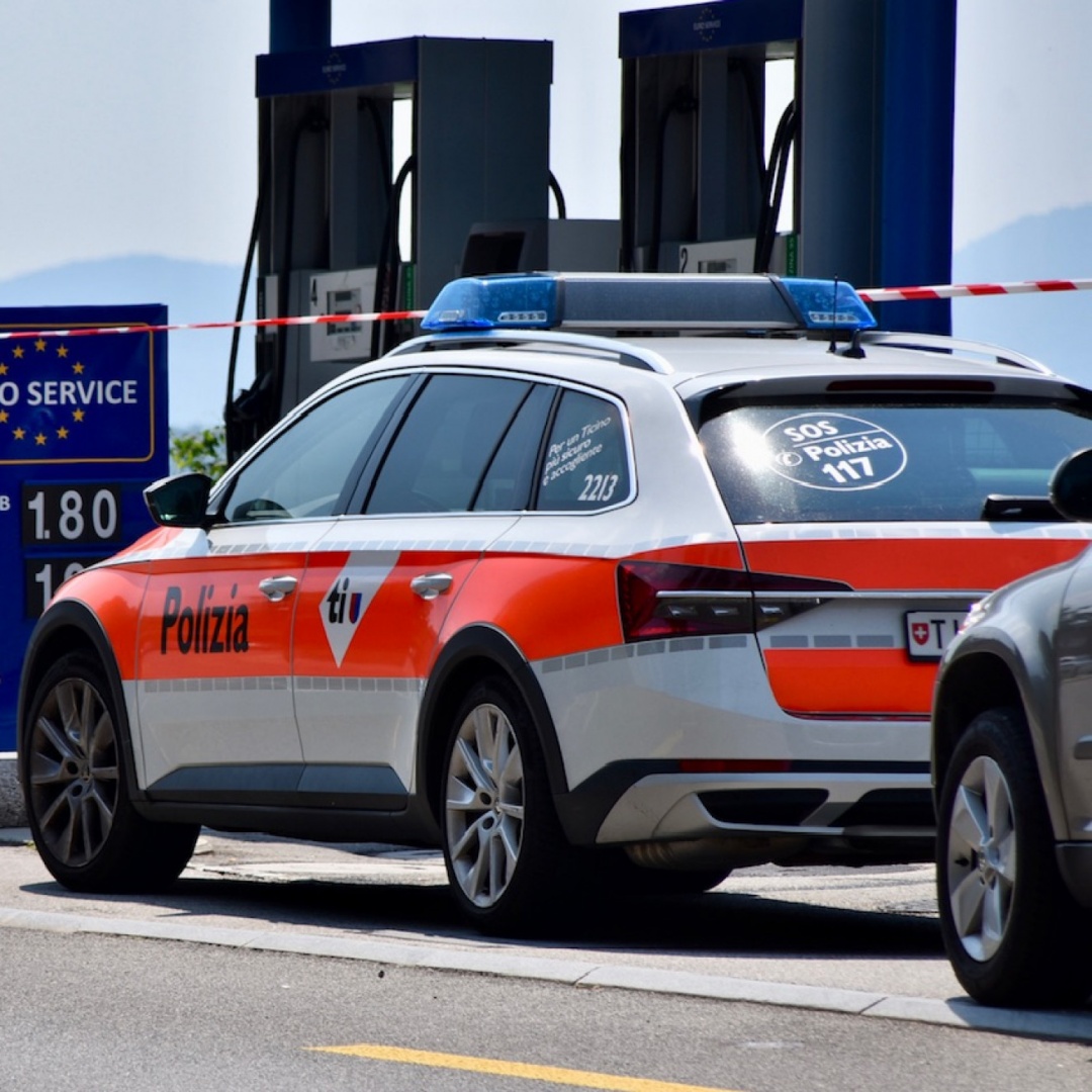 Con la pistola, rapina un distributore di benzina a Cadempino
