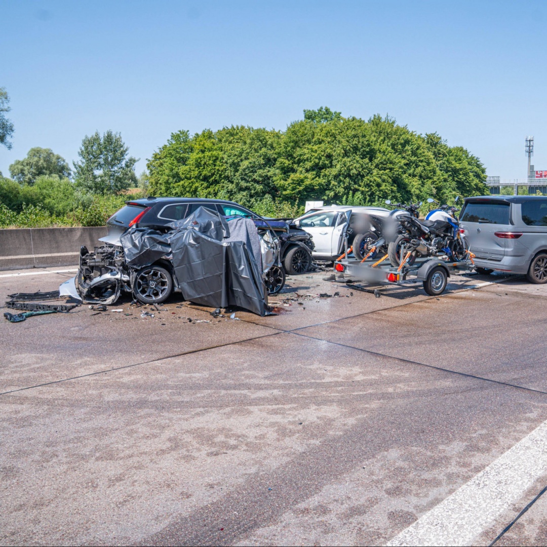 Tamponamento a catena in autostrada: morte due giovani svizzere