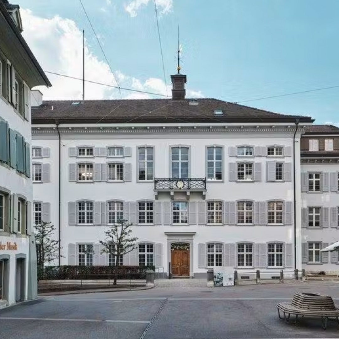 Crolla il soffitto nell'edificio governativo, tragedia sfiorata
