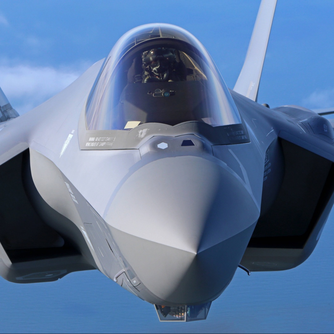 Già solo il casco del pilota dei nuovi F-35 costa mezzo milione