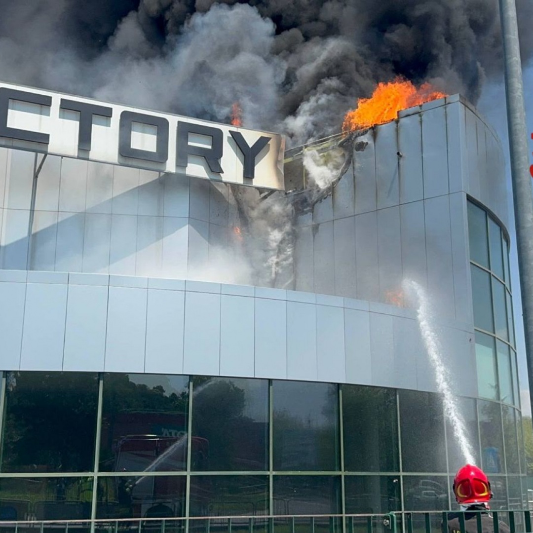 Fiamme allo stabilimento Max factory