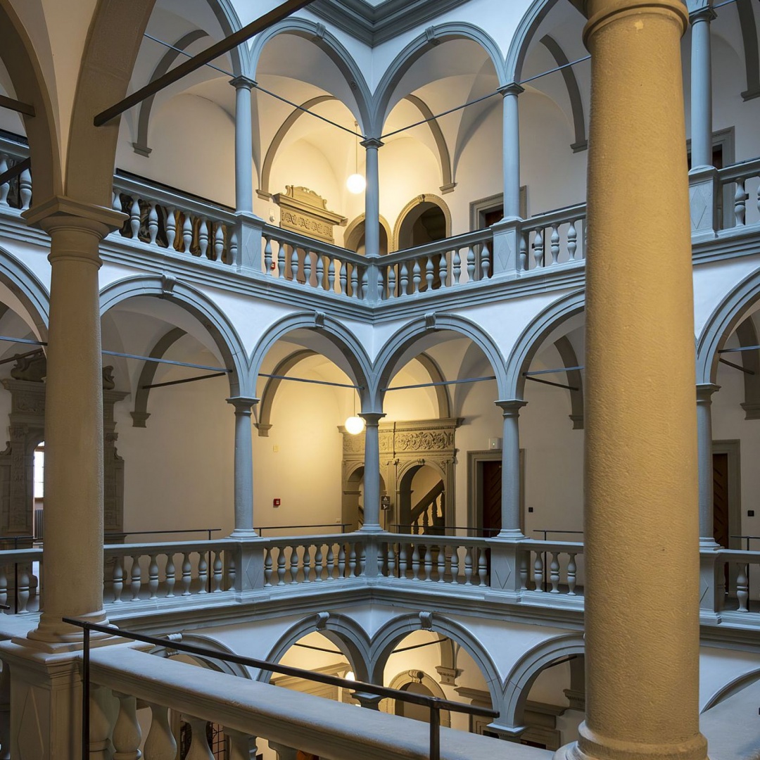 Via giacca e cravatta, quando la canicola arriva in Parlamento