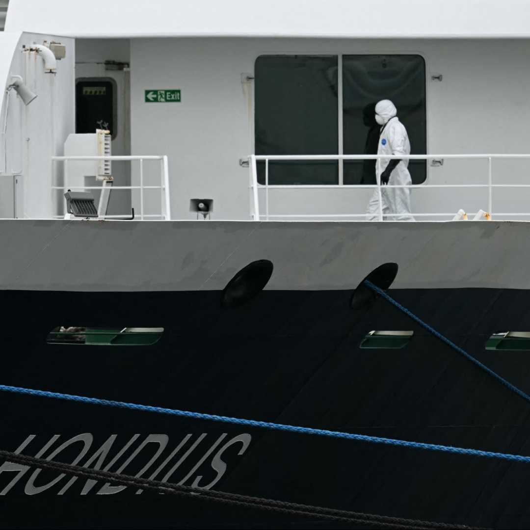 Membro dell'equipaggio colpito dall'Hantavirus dimesso dalla quarantena