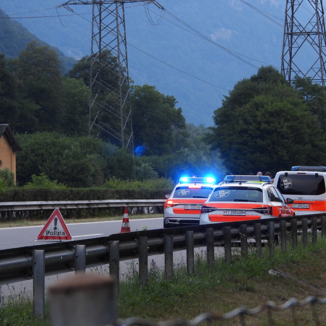Incidente sull'A2, morto un motociclista