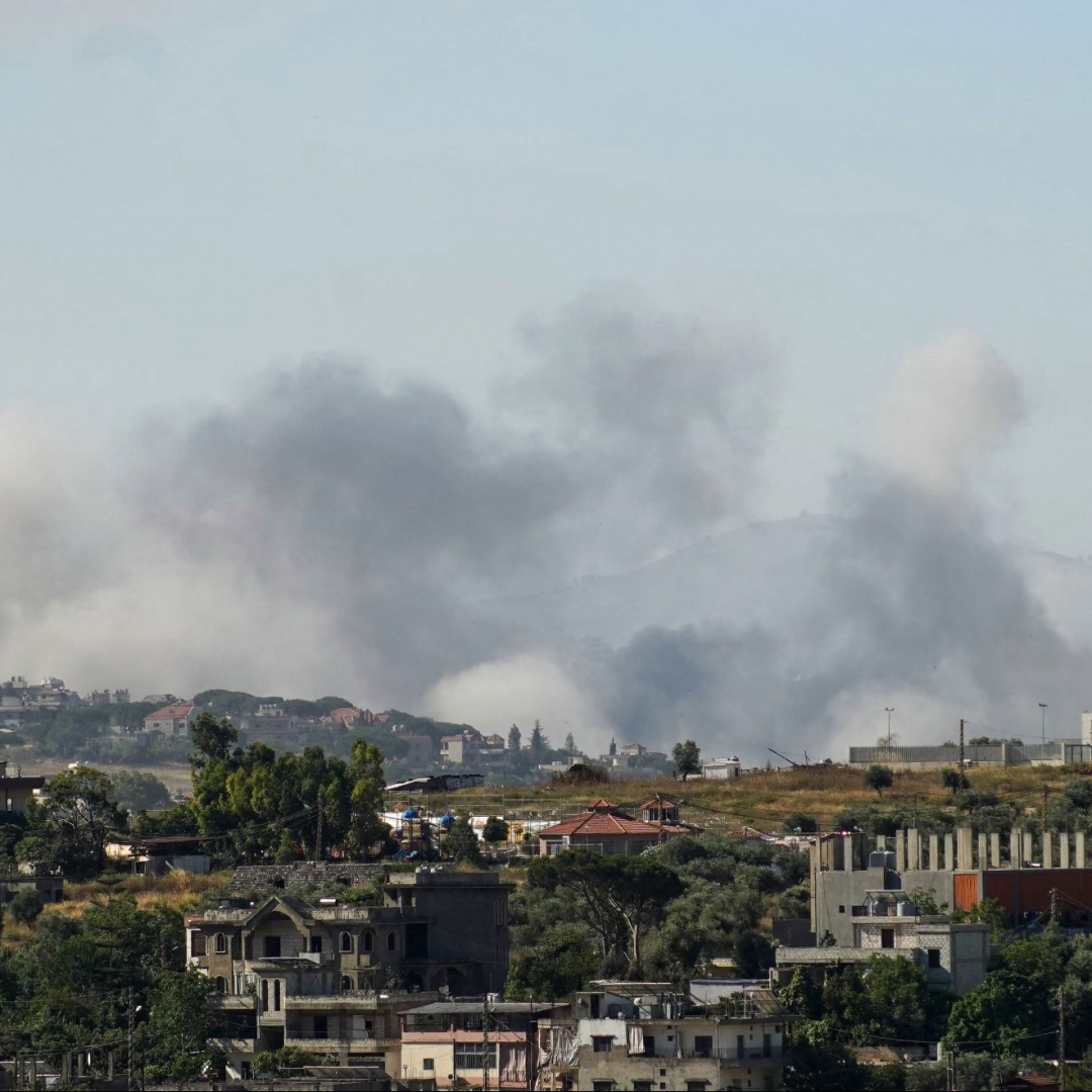 Attacchi israeliani nel sud del Libano: «Almeno 16 morti»