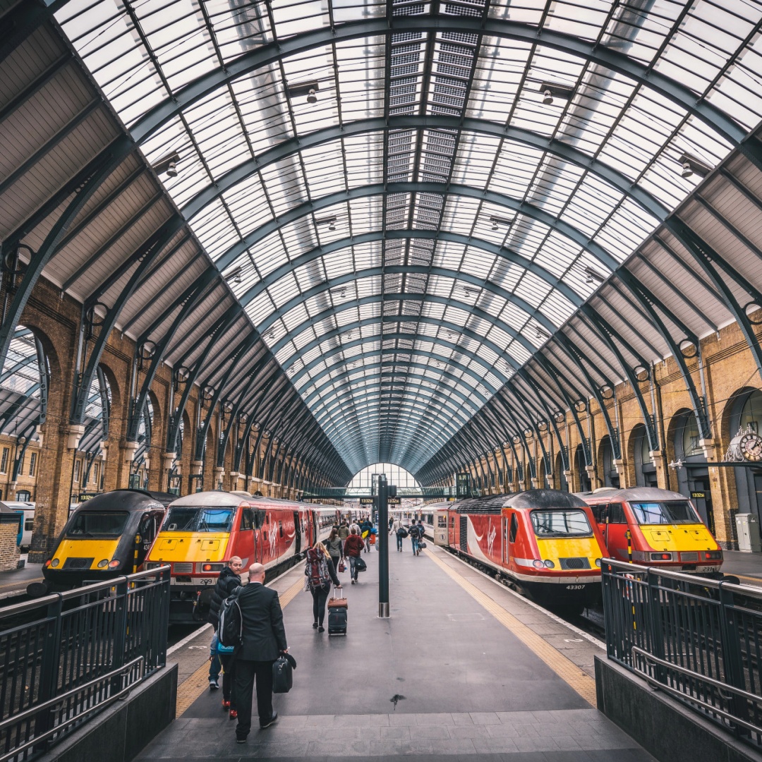 Scontro tra due treni a nord di Londra, in azione i soccorsi