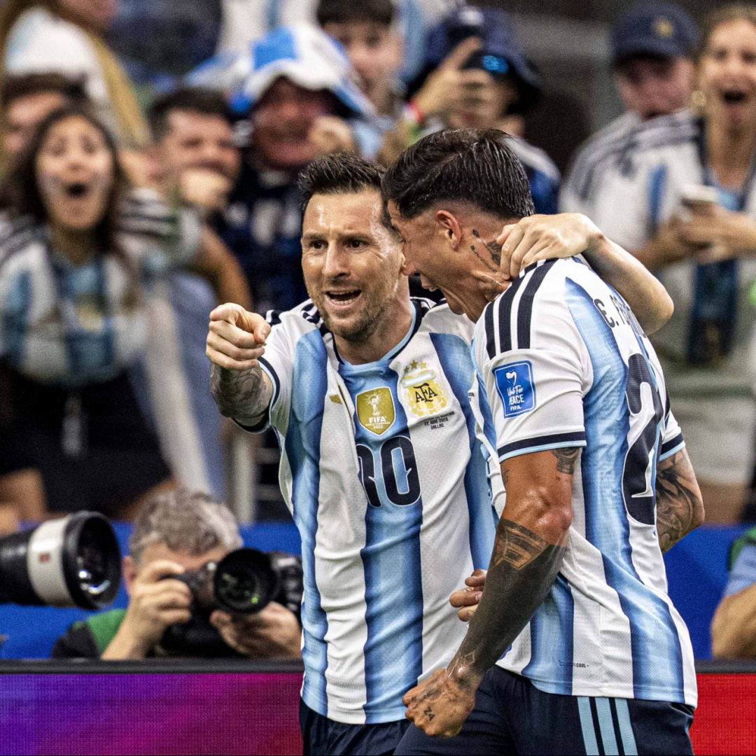 Messi sbaglia (un rigore), segna e fa il record: Argentina avanti