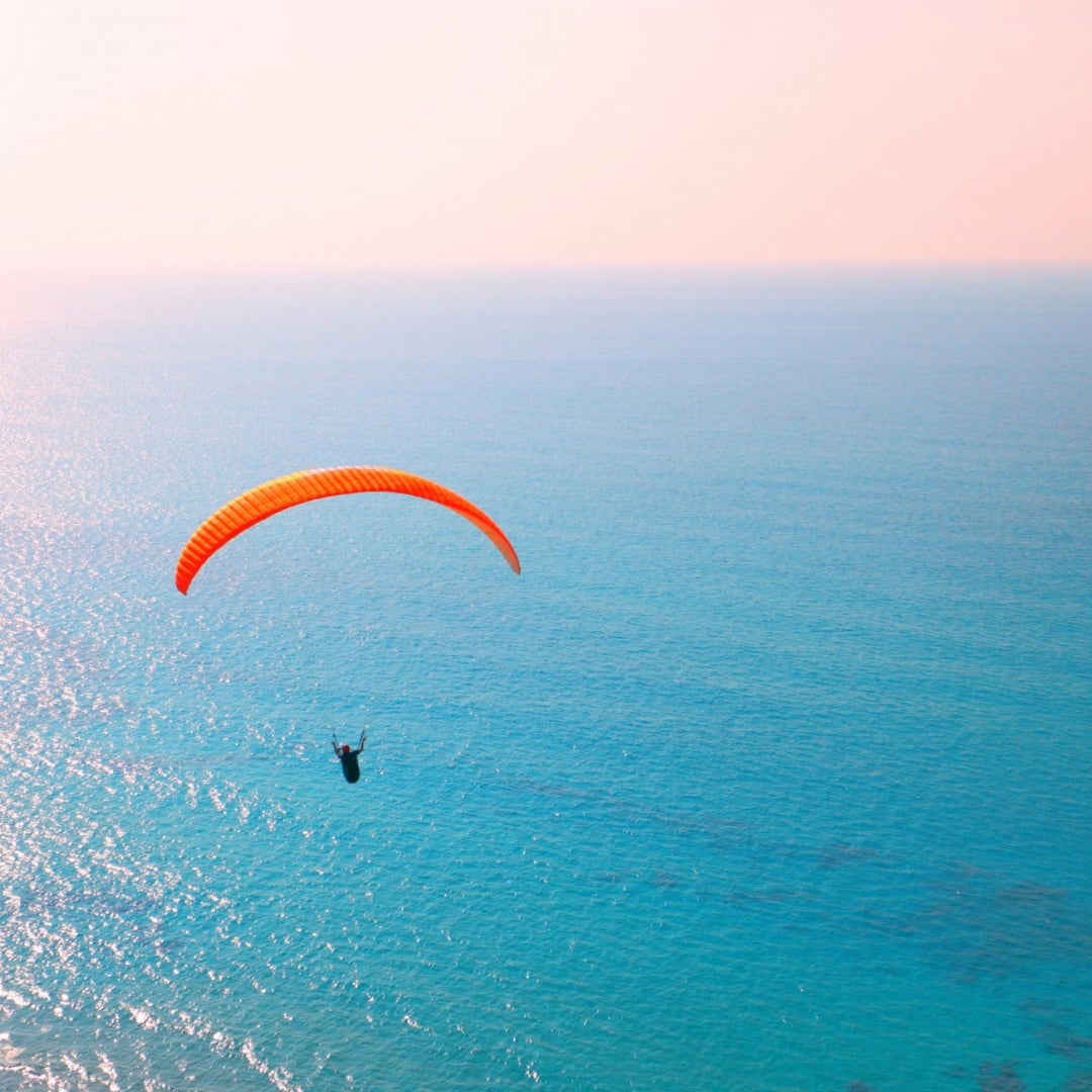 Precipita con il parapendio: morto turista svizzero