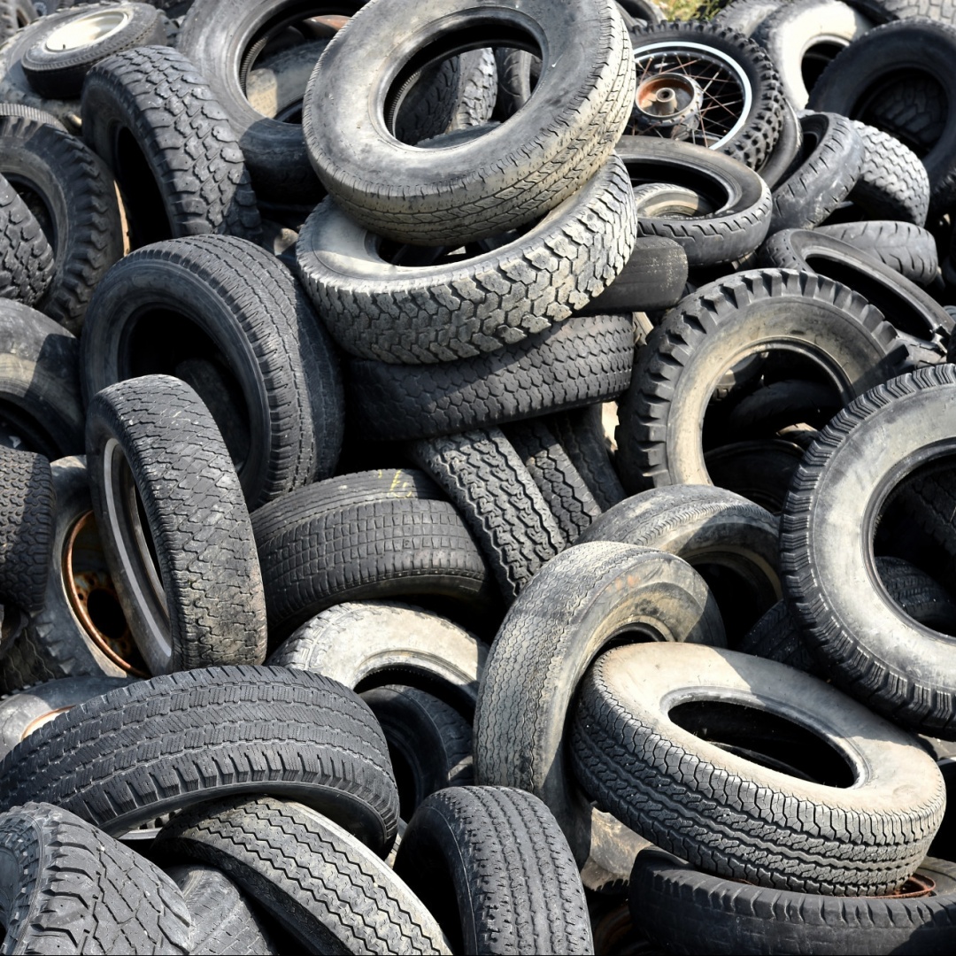 Pneumatici usati abbandonati oltreconfine, si batte una "pista ticinese"