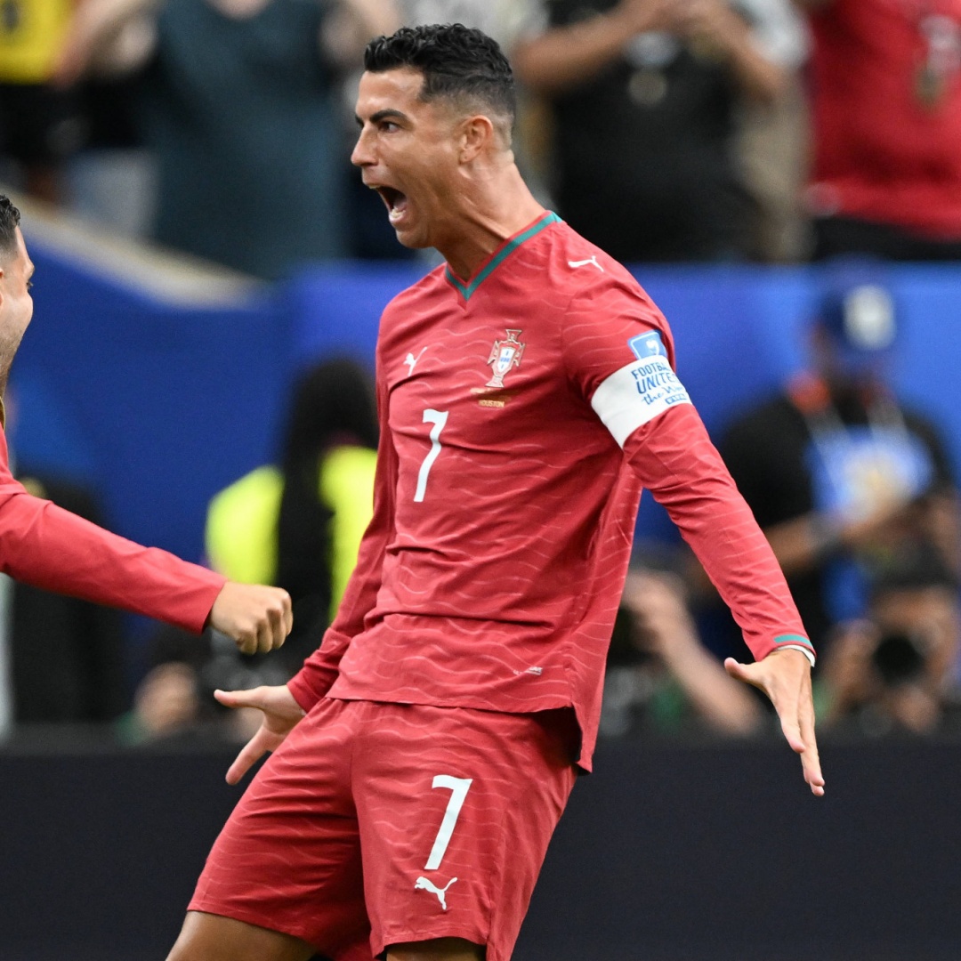 Ronaldo ne fa due e segna anche Leão, il Portogallo fa paura