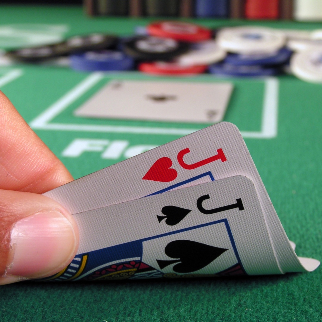 Scoperto un torneo di poker illegale: 18 persone identificate