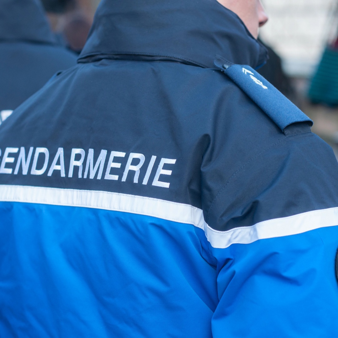 Bimbo di 18 mesi muore dopo essere stato lasciato in auto sotto il sole