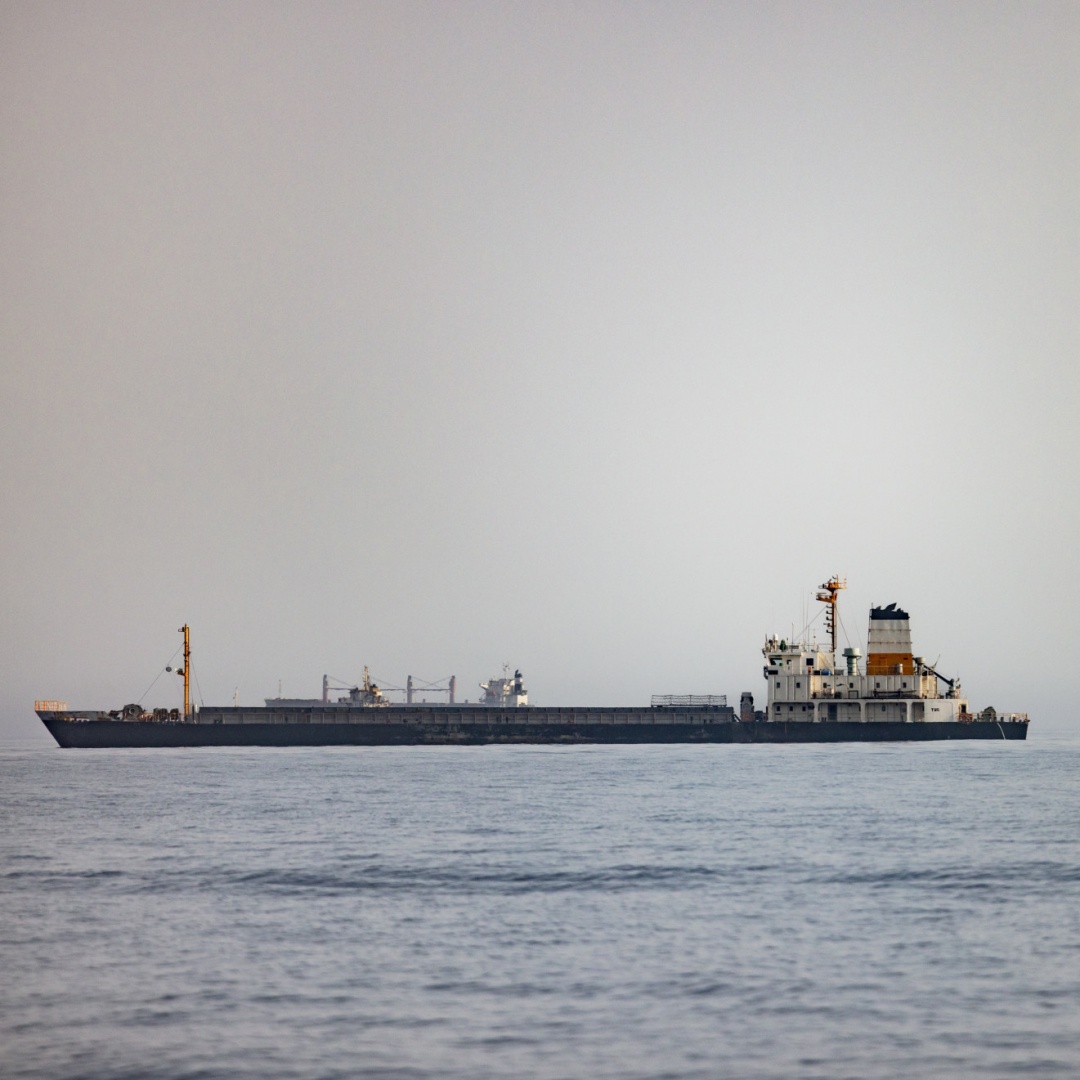 «Colloqui solo per un giorno». Hormuz resta chiuso