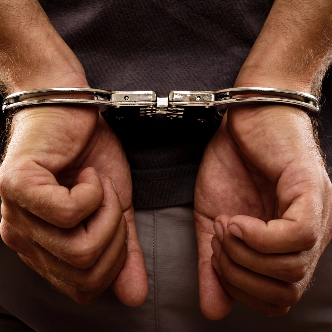Abusi su minori, scarcerato e riarrestato l'ex agente
