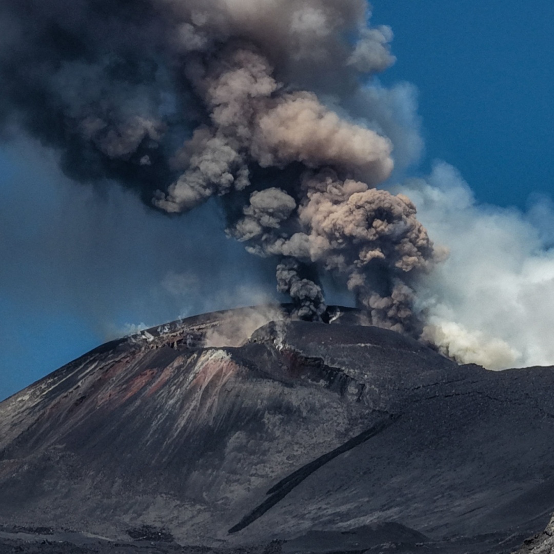 Erutta l'Etna: voli fermi e chiude anche Sigonella