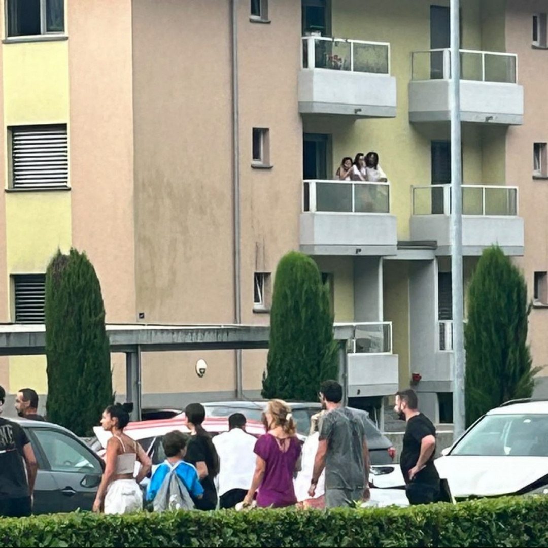 Crash sulla cantonale: tre auto si scontrano