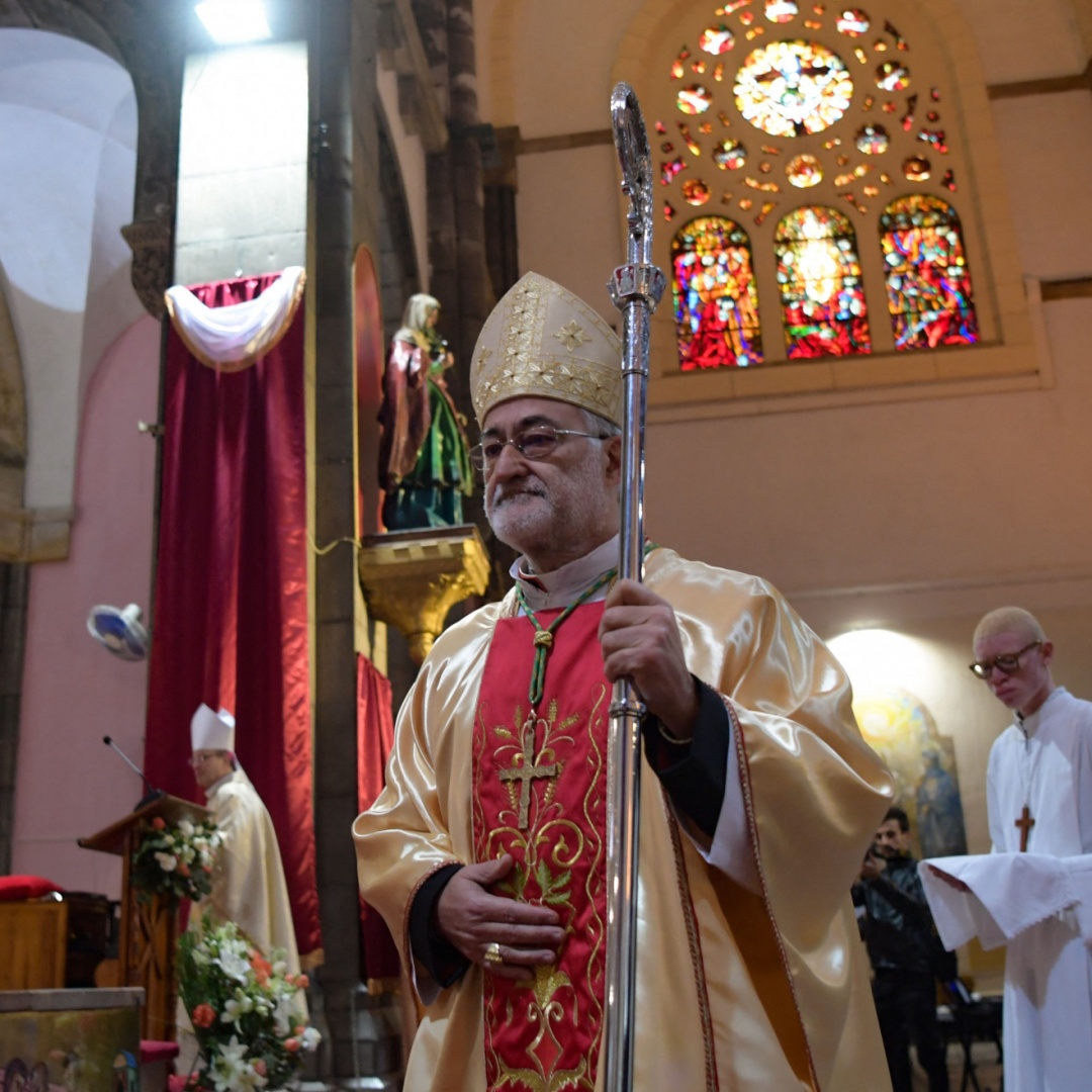 «Denunciato da 5 donne», il cardinal López Romero si fa da parte