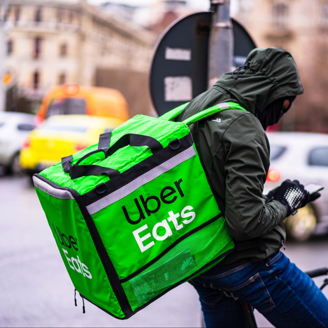 Uber Eats, per il TAF è un servizio postale