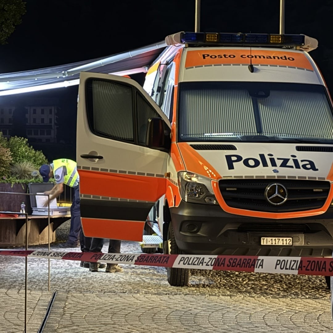 Esplosione in una casa, coinvolti cinque poliziotti. «È stato il ricercato per l'omicidio di Faido»