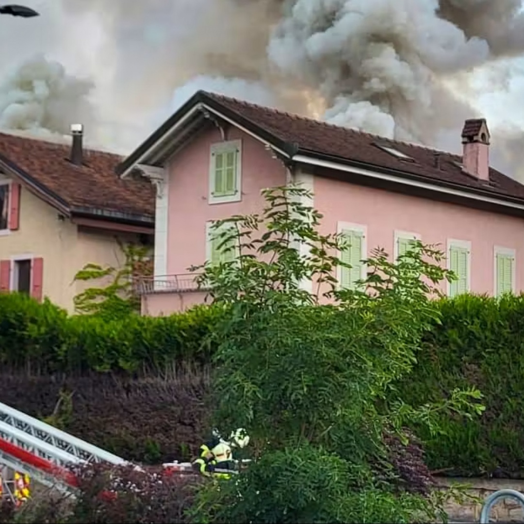 Fiamme in un'abitazione, trovano un corpo