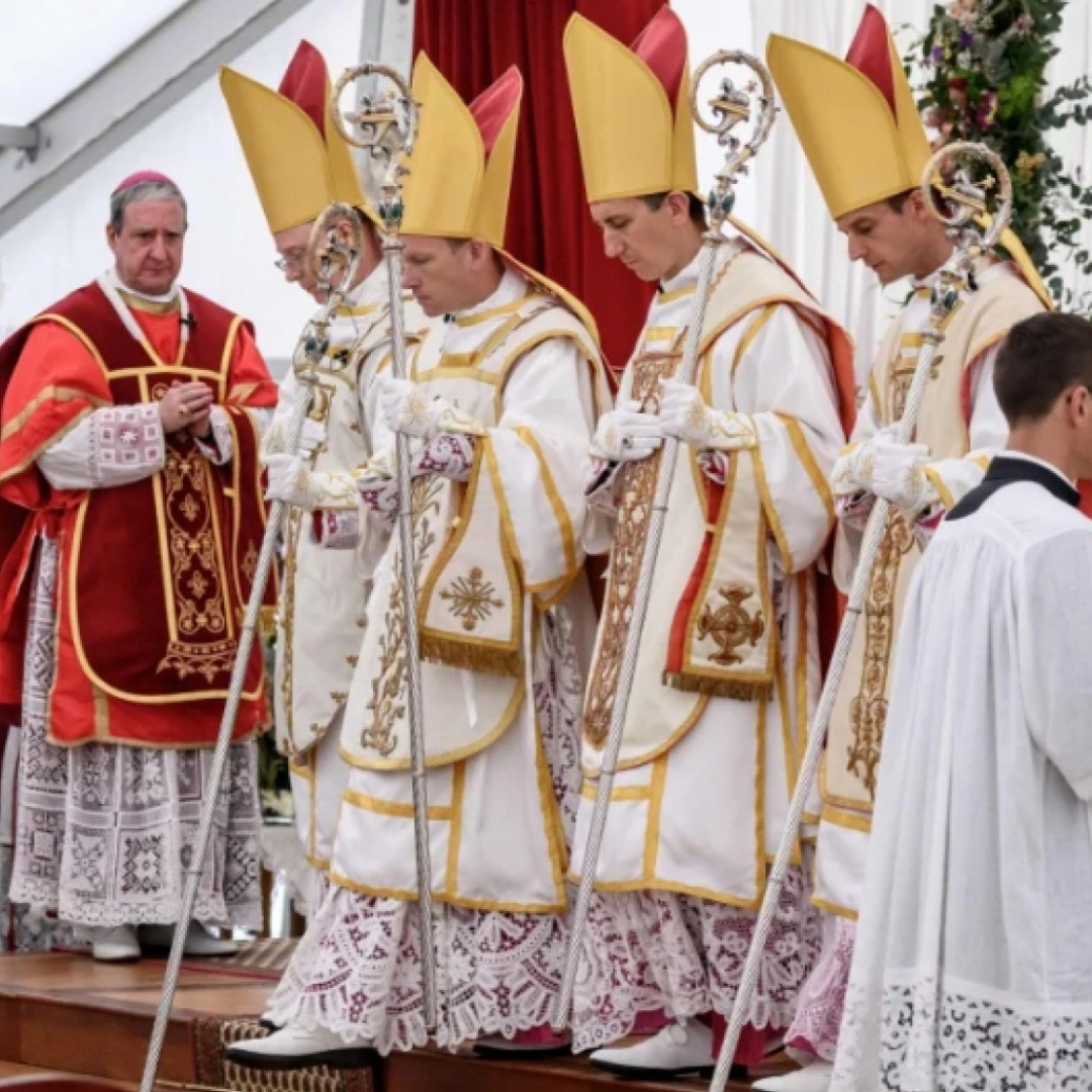 Papa Leone scomunica i Lefebvriani
